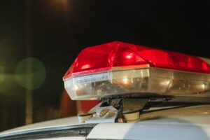 Dispositif d'alerte sonore d'une voiture policiale