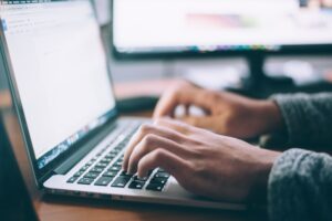 Comment acheter des pneus en ligne chez vous avec un ordinateur ?