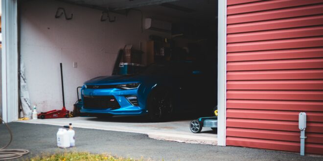 Un garage pour faire le correct entretien des pneus.