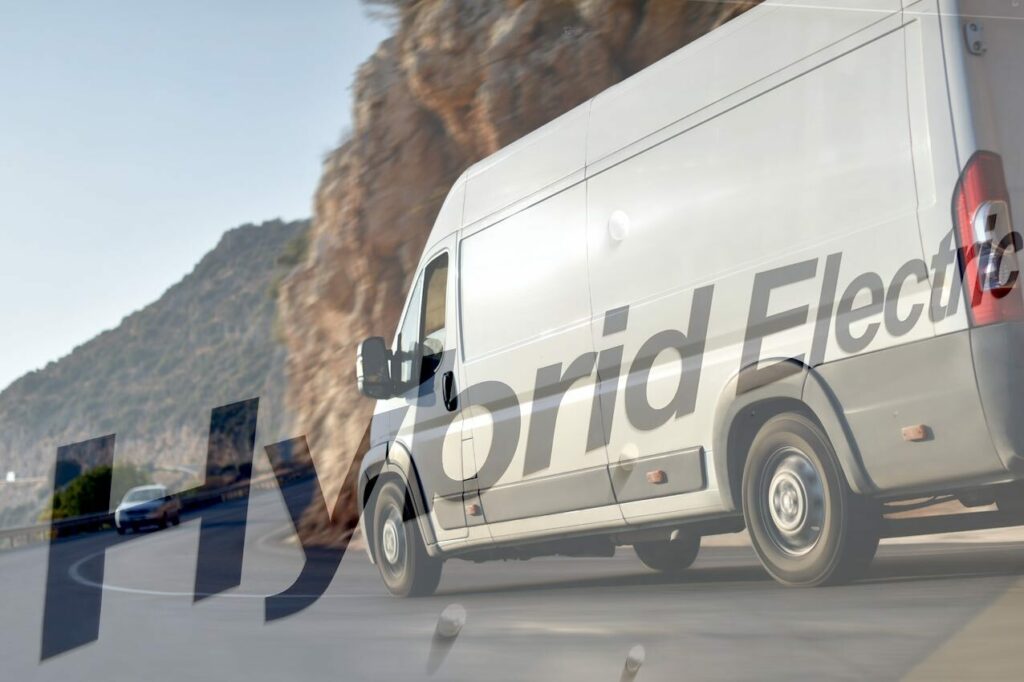 Camionnette blanche hybride.