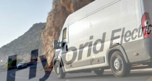 Camionnette blanche hybride.